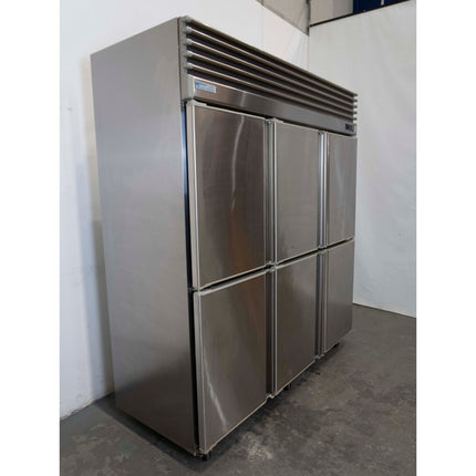Used Artisan M1623 Upright Freezer - 799183